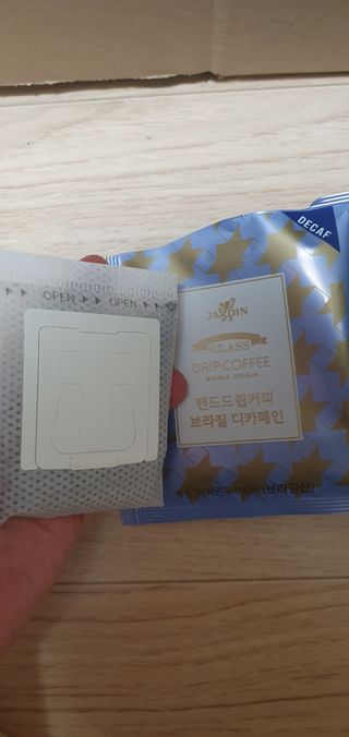 (주)쟈뎅 쟈뎅 클래스 핸드 드립 커피 10P 2종_디카페인 1종+랜덤 플레이버 1종 — 5점을 준 리뷰어가 2021년 4월 올린 사용 사진