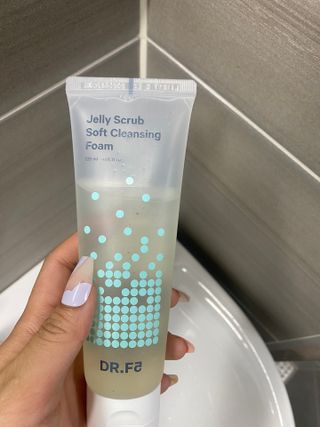 닥터에프파이브 젤리스크럽 소프트 클렌징폼 120ml — 5점을 준 리뷰어가 2022년 5월 올린 사용 사진