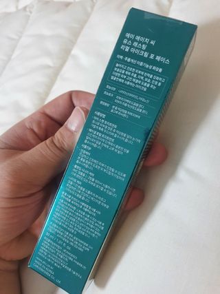 [NEW 탄력유턴 아이크림] AHC 유스 래스팅 리얼 아이크림 포 페이스 — 5점을 준 리뷰어가 2021년 4월 올린 사용 사진