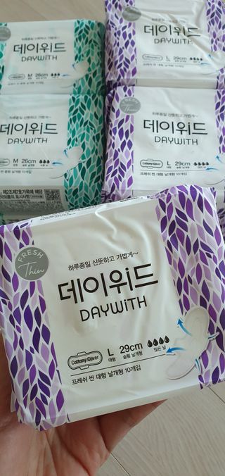 나무드 [데이위드] 국내생산 생리대 가벼운 초 슬림핏 프레쉬 씬 순면커버 생리대 10개입X1팩 — 5점을 준 리뷰어가 2021년 10월 올린 사용 사진