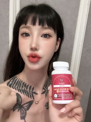 웨일섬 프리미엄 로즈힙 엘라스틴 링곤베리 퓨레 글루타치온 정 — 5점을 준 리뷰어가 2023년 6월 올린 사용 사진