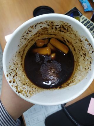 유비쿡 컵떡볶이 매운컵떡볶이2개/ 짜장컵떡볶이 2개  총 4개세트 — 4.5점을 준 리뷰어가 2021년 3월 올린 사용 사진