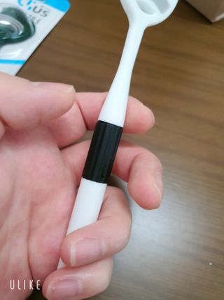 크리오 클리어스 혀백태제거 구취관리 혀클리너 — 1점을 준 리뷰어가 2021년 3월 올린 사용 사진
