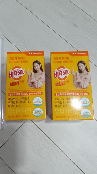 광동생활건강 [제니에디션] 비타500데일리스틱 gift set 60포+제니굿즈 3종+쇼핑백 — 5점을 준 리뷰어가 2021년 11월 올린 사용 사진