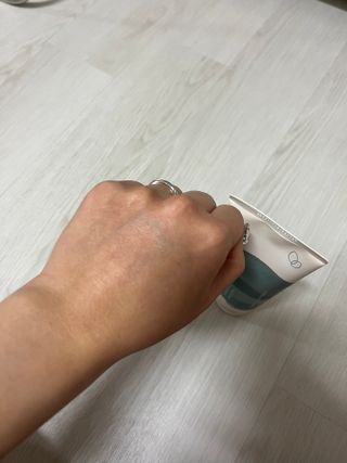 [후르디아] 올리브영 저자극 비건바디로션 — 3점을 준 리뷰어가 2023년 1월 올린 사용 사진