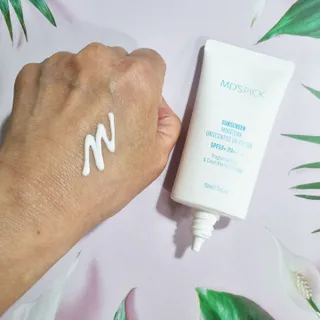 엠디스픽 무향자차 수분 선크림 PSF50+ PA++++ 50ml — 5점을 준 리뷰어가 2023년 3월 올린 사용 사진