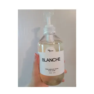 빅그린 니치 퍼퓸 바이옴바디워시 500ml(상탈, 블랙베리&베이, 블랑쉐 3종 중 택1) — 5점을 준 리뷰어가 2022년 8월 올린 사용 사진