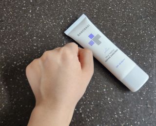 바노바기 코스메틱 바노바기 밀크씨슬 리페어 시카 선스크린 플러스 50ml — 5점을 준 리뷰어가 2023년 2월 올린 사용 사진
