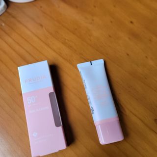 [후르디아] 모공블러 비건 선 프라이머 — 4점을 준 리뷰어가 2022년 6월 올린 사용 사진
