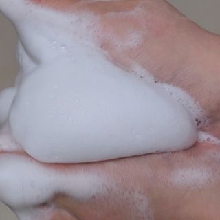 프리마인 더이상 뻣뻣하고 효과없는 탈모샴푸는 NO. 근본부터 케어하는 셀베이스 그린티샴푸(500ml) — 5점을 준 리뷰어가 2023년 4월 올린 사용 사진