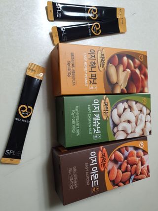 짜먹는 이지견과 짜먹는 이지아몬드, 짜먹는 이지허니피넛, 짜먹는 이지캐슈넛 각 10g X  10포 — 5점을 준 리뷰어가 2021년 2월 올린 사용 사진