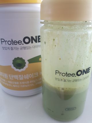 프로티원 단백질쉐이크 녹차맛 2주분 1통+보틀 — 5점을 준 리뷰어가 2021년 4월 올린 사용 사진