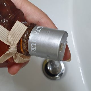 체코 비건화장품 마뉴팍투라 향좋은 맥주 샤워젤 (300ml) — 5점을 준 리뷰어가 2022년 6월 올린 사용 사진