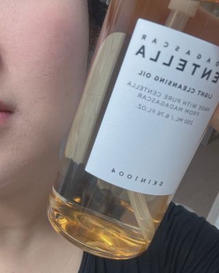 스킨1004 [SKIN1004] 마다가스카르 센텔라 라이트 클렌징 오일 200ml — 5점을 준 리뷰어가 2024년 8월 올린 사용 사진