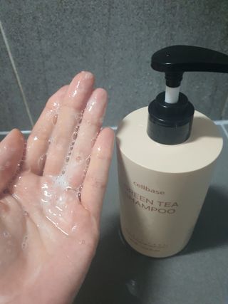 프리마인 더이상 뻣뻣하고 효과없는 탈모샴푸는 NO. 근본부터 케어하는 셀베이스 그린티샴푸(500ml) — 5점을 준 리뷰어가 2023년 3월 올린 사용 사진