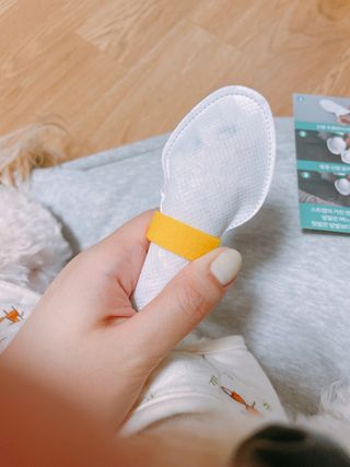 코보콩 에어슈즈 강아지 일회용 신발 소용량 패키지 20매 초경량  미끄럼방지 실내외 겸용 — 4점을 준 리뷰어가 2022년 2월 올린 사용 사진