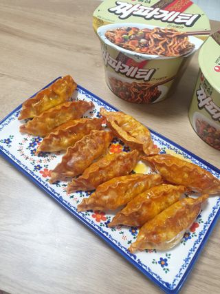 한만두 진한 해물맛 짬뽕만두 1kg — 5점을 준 리뷰어가 2021년 4월 올린 사용 사진