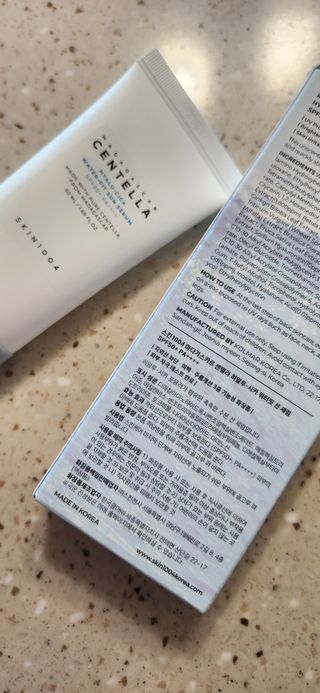 [스킨1004] 마다가스카르 센텔라 히알루-시카 워터핏 선세럼 50ml — 5점을 준 리뷰어가 2024년 5월 올린 사용 사진