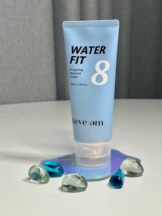 나우 [리브엠]피부 속부터 겹겹이, 촘촘하게! 워터핏8중 수분착붙 크림 — 5점을 준 리뷰어가 2024년 12월 올린 사용 사진