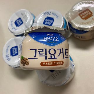 매일바이오 그릭요거트 오리지널 플레인 4개, 로스터리 커피믹스 4개 — 5점을 준 리뷰어가 2021년 12월 올린 사용 사진