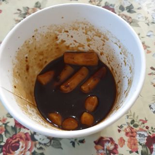 유비쿡 컵떡볶이 매운컵떡볶이2개/ 짜장컵떡볶이 2개  총 4개세트 — 5점을 준 리뷰어가 2021년 2월 올린 사용 사진