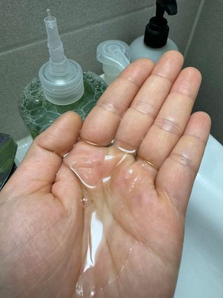 닥터시드 티트리 앤 라임 비건 지성케어 쿨 탈모 두피 워터 스케일러 — 5점을 준 리뷰어가 2024년 4월 올린 사용 사진