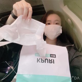 케이퓨리 KF80 덴탈 귀편한 숨쉬기편한 마스크 50매 — 4점을 준 리뷰어가 2022년 10월 올린 사용 사진