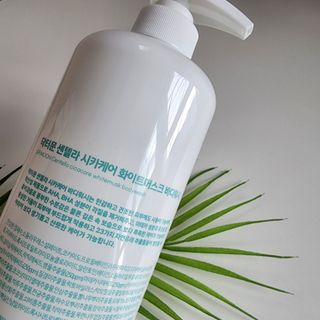[닥터문] 센텔라 시카케어 화이트머스크 바디워시 1000ml — 5점을 준 리뷰어가 2024년 8월 올린 사용 사진