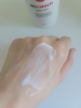 아토캐논(ATO CANNON) 아토캐논 고보습 바디로션 200ml — 5점을 준 리뷰어가 2023년 1월 올린 사용 사진