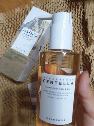 스킨1004 [SKIN1004] 마다가스카르 센텔라 라이트 클렌징 오일 200ml — 5점을 준 리뷰어가 2024년 7월 올린 사용 사진