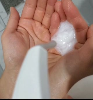 디어 유산균 앤 콜라겐 샴푸 — 5점을 준 리뷰어가 2021년 2월 올린 사용 사진
