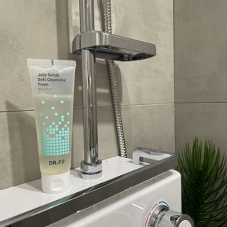 닥터에프파이브 젤리스크럽 소프트 클렌징폼 120ml — 5점을 준 리뷰어가 2022년 6월 올린 사용 사진