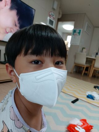 아토팜 블라블라 황사방역 마스크 KF94 — 4점을 준 리뷰어가 2021년 10월 올린 사용 사진