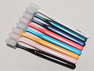 펙트럼 안티박 프리미엄 칫솔 8개입 — 5점을 준 리뷰어가 2023년 12월 올린 사용 사진