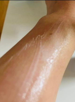 [카프리나]프레쉬 산양밀크 어메이징 바디로션 350ml (시어버터 향) — 5점을 준 리뷰어가 2023년 6월 올린 사용 사진