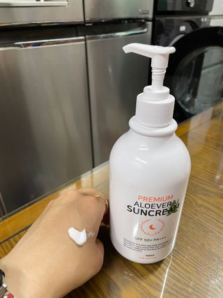 [닥터문] 프리미엄 알로에베라 선크림 500ml — 5점을 준 리뷰어가 2022년 6월 올린 사용 사진