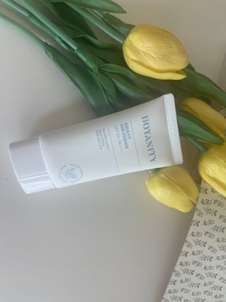 보타니티 촉촉수분자차 아쿠아핏 선 에센스 50ml + 보송톤업자차 징크 선 로션 50ml SPF50+ PA++++ (4/25) — 5점을 준 리뷰어가 2022년 4월 올린 사용 사진