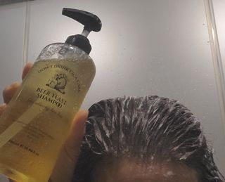 디어미어 맥주효모 샴푸 500ml — 5점을 준 리뷰어가 2022년 8월 올린 사용 사진
