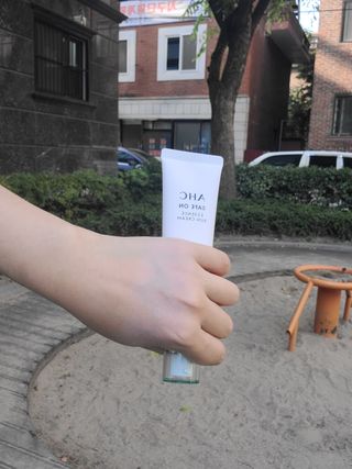 [AHC] 세이프온 에센스 선크림 올리브영 스페셜 증정 기획세트 — 5점을 준 리뷰어가 2022년 6월 올린 사용 사진