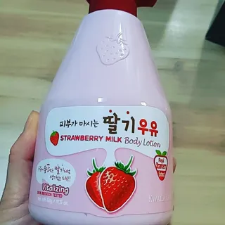 [과일나라] 피부가 마시는 딸기우유 바디클렌저&바디로션 — 5점을 준 리뷰어가 2022년 10월 올린 사용 사진
