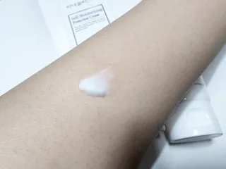 셀프 모이스처라이징 프로텍션 크림 셀프 모이스처라이징 프로텍션크림 — 4점을 준 리뷰어가 2022년 4월 올린 사용 사진