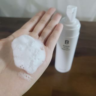 블룸비 거품 두피 샴푸 — 4.5점을 준 리뷰어가 2022년 8월 올린 사용 사진