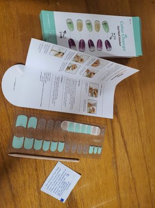 [네일가게] 햇빛에 닿으면 색이 변하는 신기한 햇살 반전 네일스티커 — 4점을 준 리뷰어가 2021년 8월 올린 사용 사진