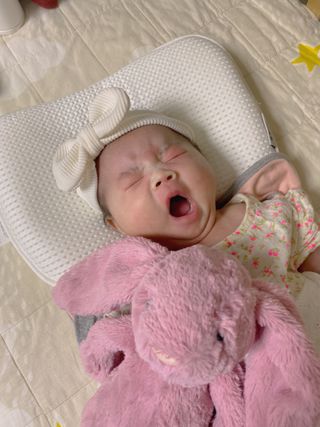 일상유희 newborn 뉴본필로우 아기두상관리베개 — 5점을 준 리뷰어가 2023년 1월 올린 사용 사진
