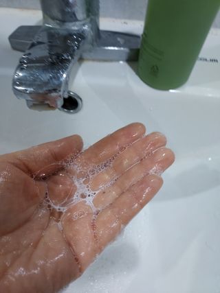 프리마인 메이크업과 들뜨는 각질까지 한방에 깐달걀로! 순하기까지한 셀베이스 그린티클렌저(200ml) — 5점을 준 리뷰어가 2023년 4월 올린 사용 사진