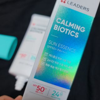 리더스코스메틱 리더스 카밍 바이오틱스 선 에센스 SPF 50+ PA++++ — 4.5점을 준 리뷰어가 2022년 8월 올린 사용 사진