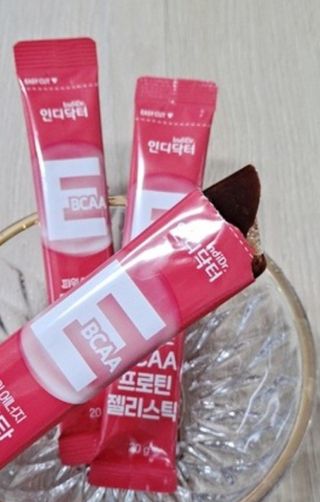 [인디닥터] 타이탄 BCAA 프로틴 젤리스틱 — 5점을 준 리뷰어가 2022년 6월 올린 사용 사진