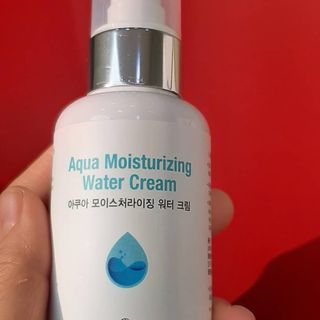 약손명가코스메틱 에오스보떼 아쿠아 모이스처라이징 워터 크림 — 5점을 준 리뷰어가 2022년 1월 올린 사용 사진