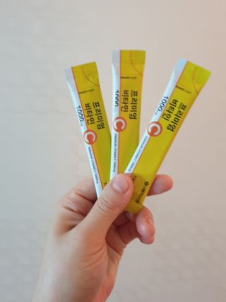 서울약사신협 프리미엄 비타민C 1,000mg_2.5g x 50포 — 5점을 준 리뷰어가 2021년 10월 올린 사용 사진