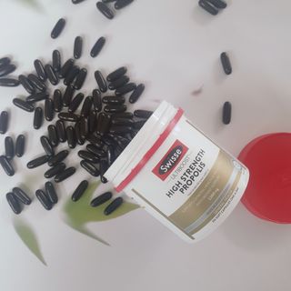 Swisse 스위스 고함량 프로폴리스 2,000mg 210정 — 5점을 준 리뷰어가 2021년 11월 올린 사용 사진